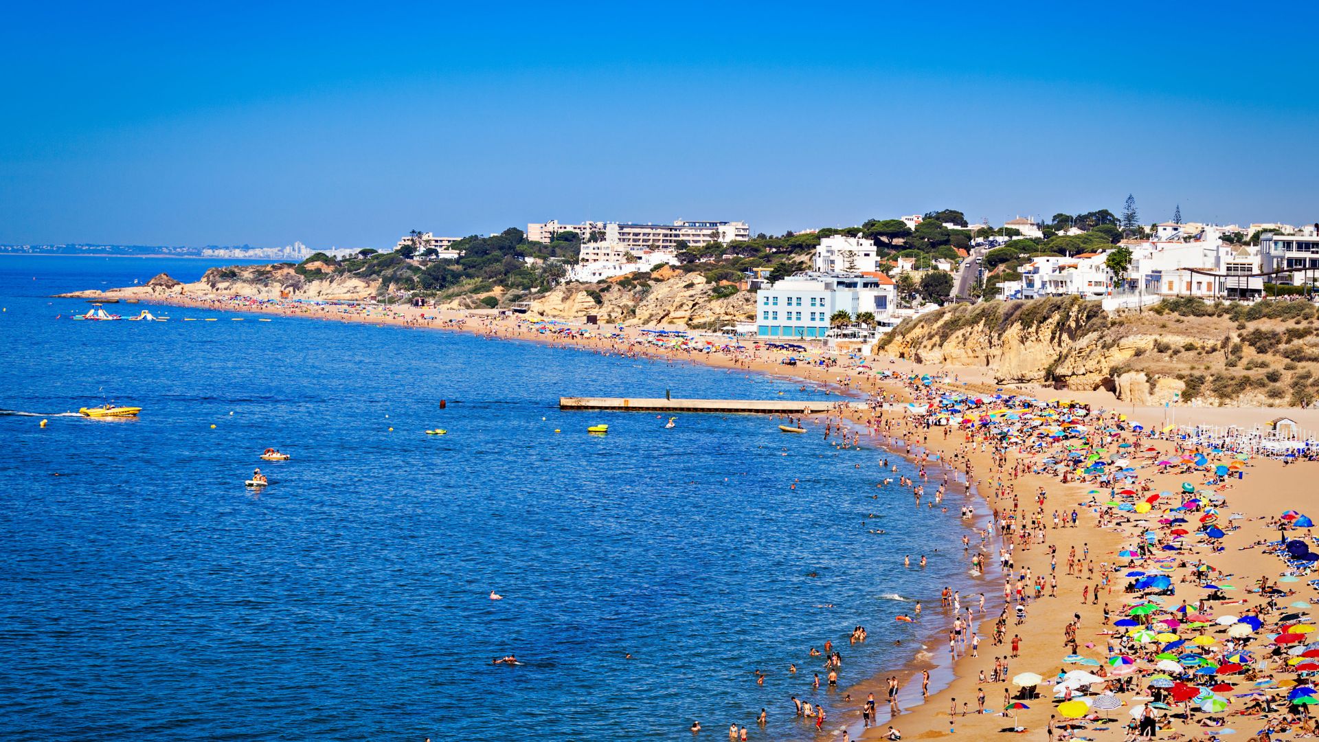 Algarve town considers new rules to promote public decency